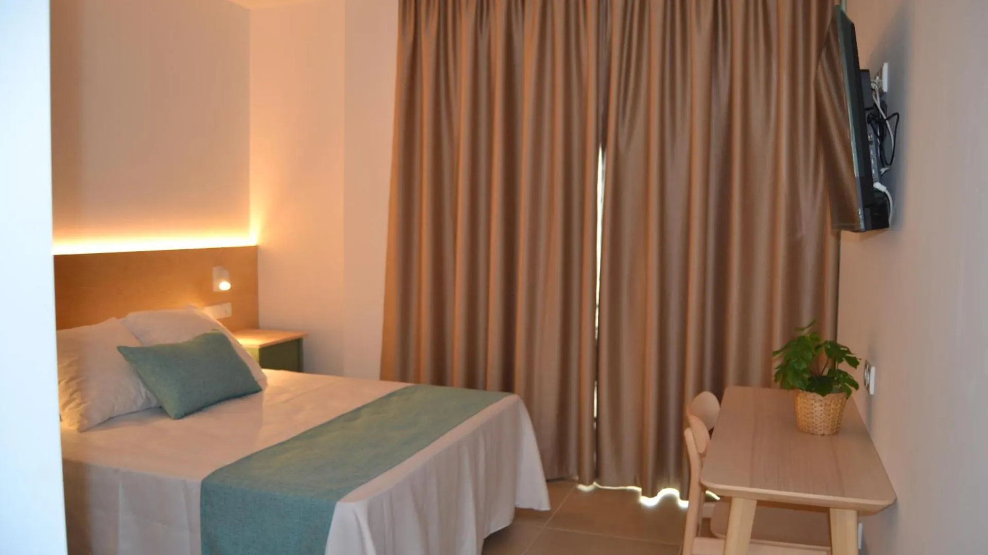 Hotel Oasis Centro Conil De La Frontera Spain