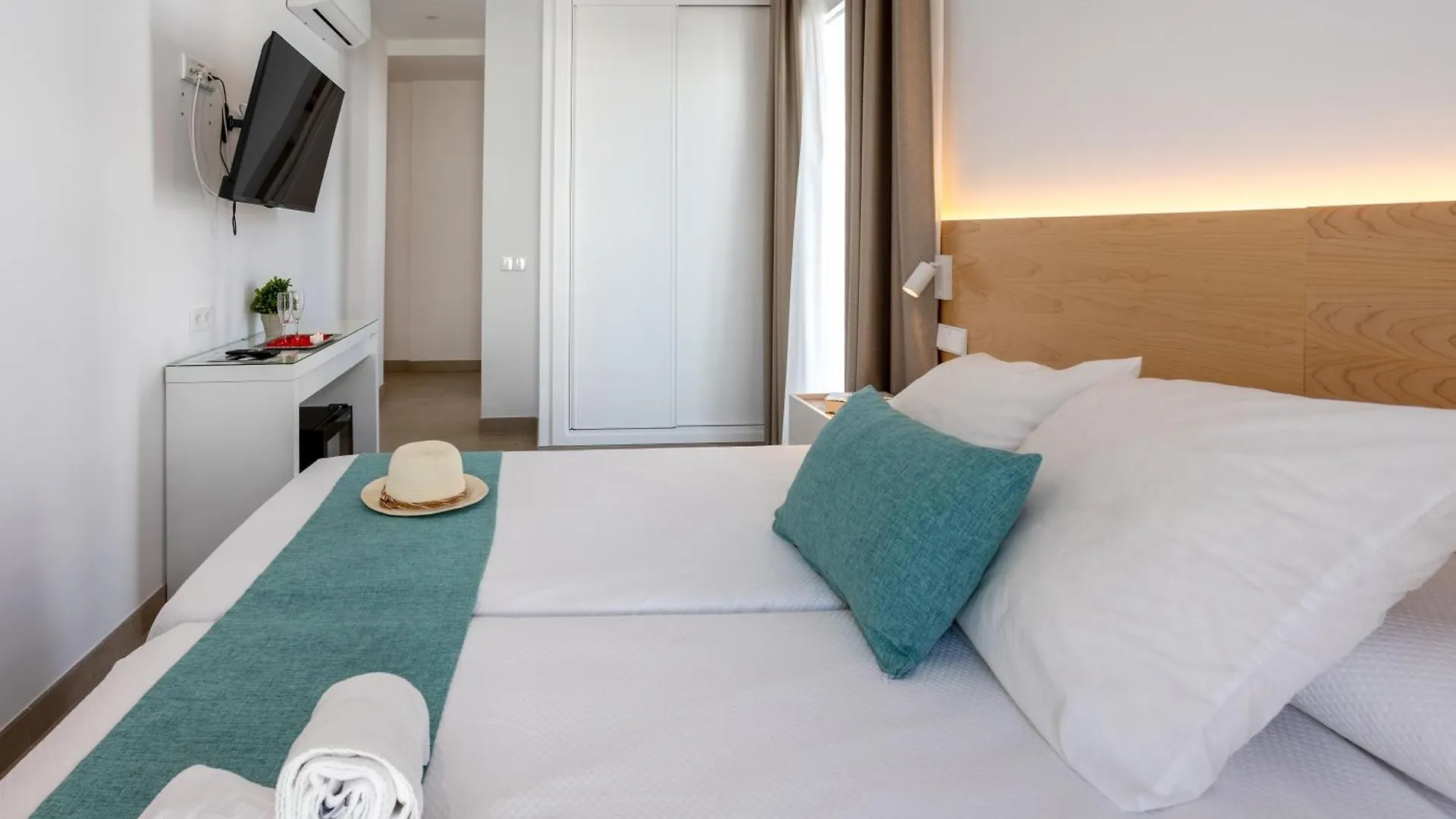 Hotel Oasis Centro Conil De La Frontera 0*,  Spain