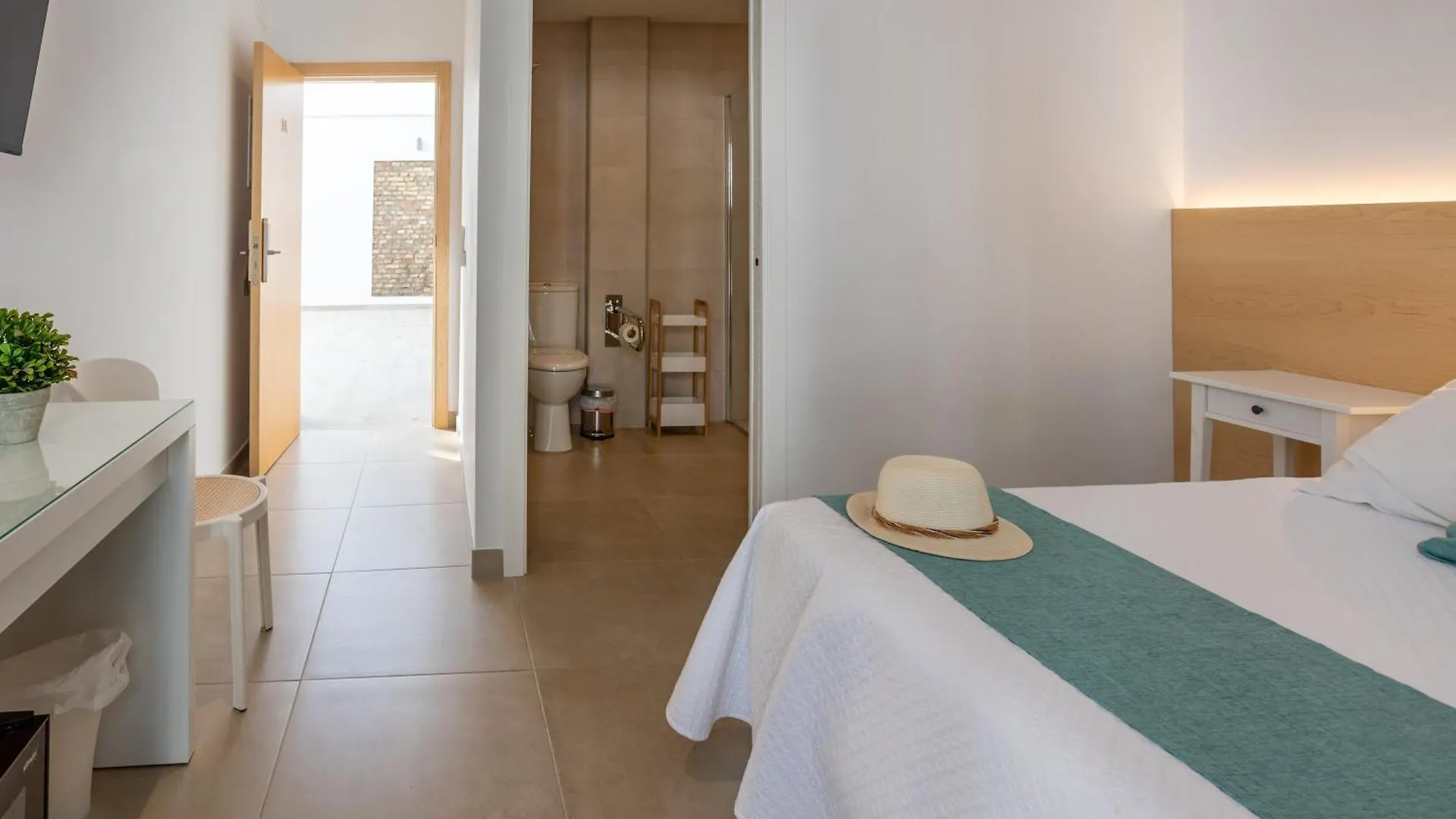 Hotel Oasis Centro Conil De La Frontera 0*,