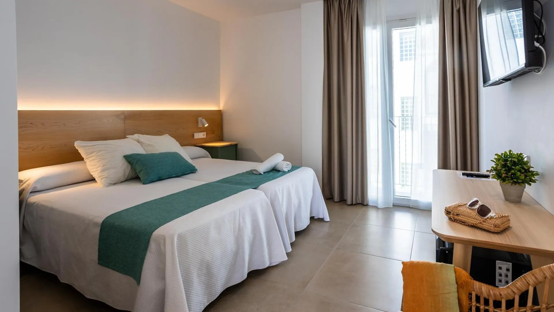 Hotel Oasis Centro Conil De La Frontera Spain