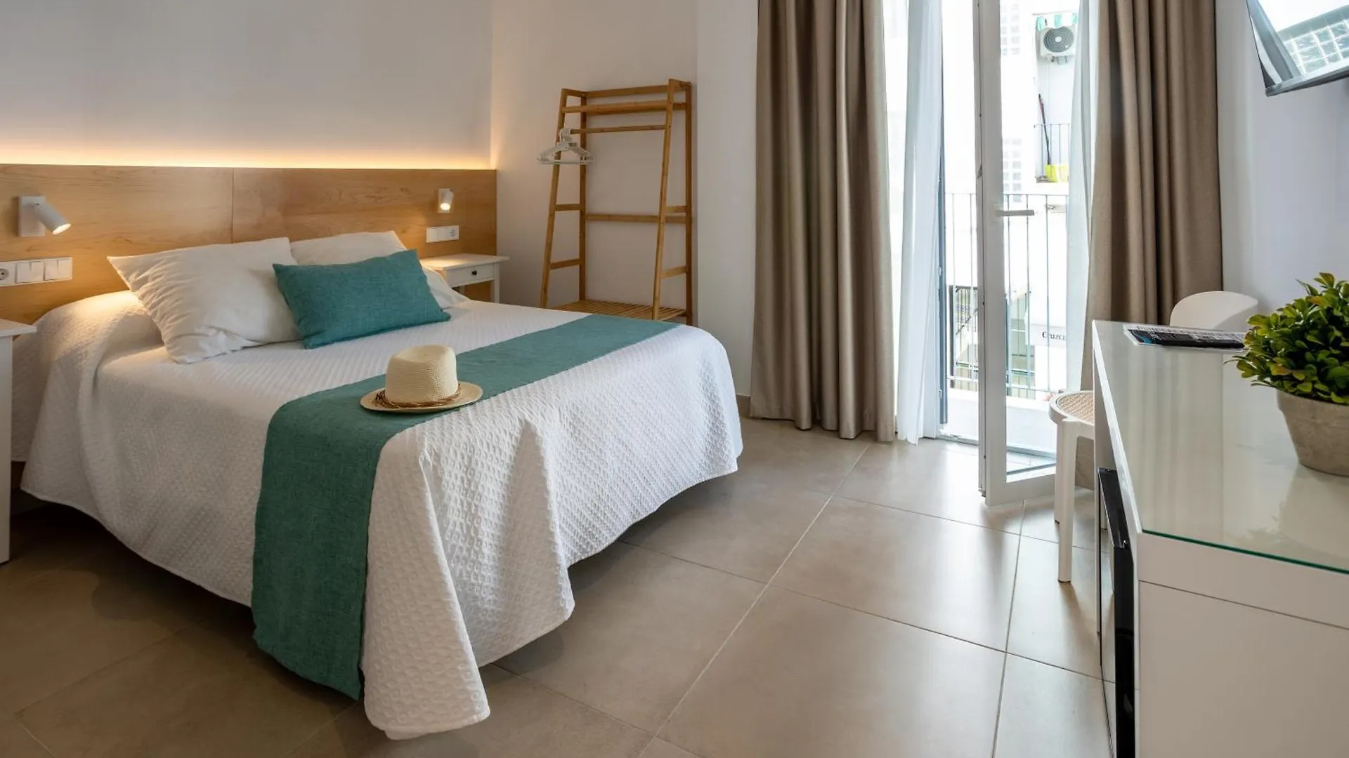 Hotel Oasis Centro Conil De La Frontera 0*,