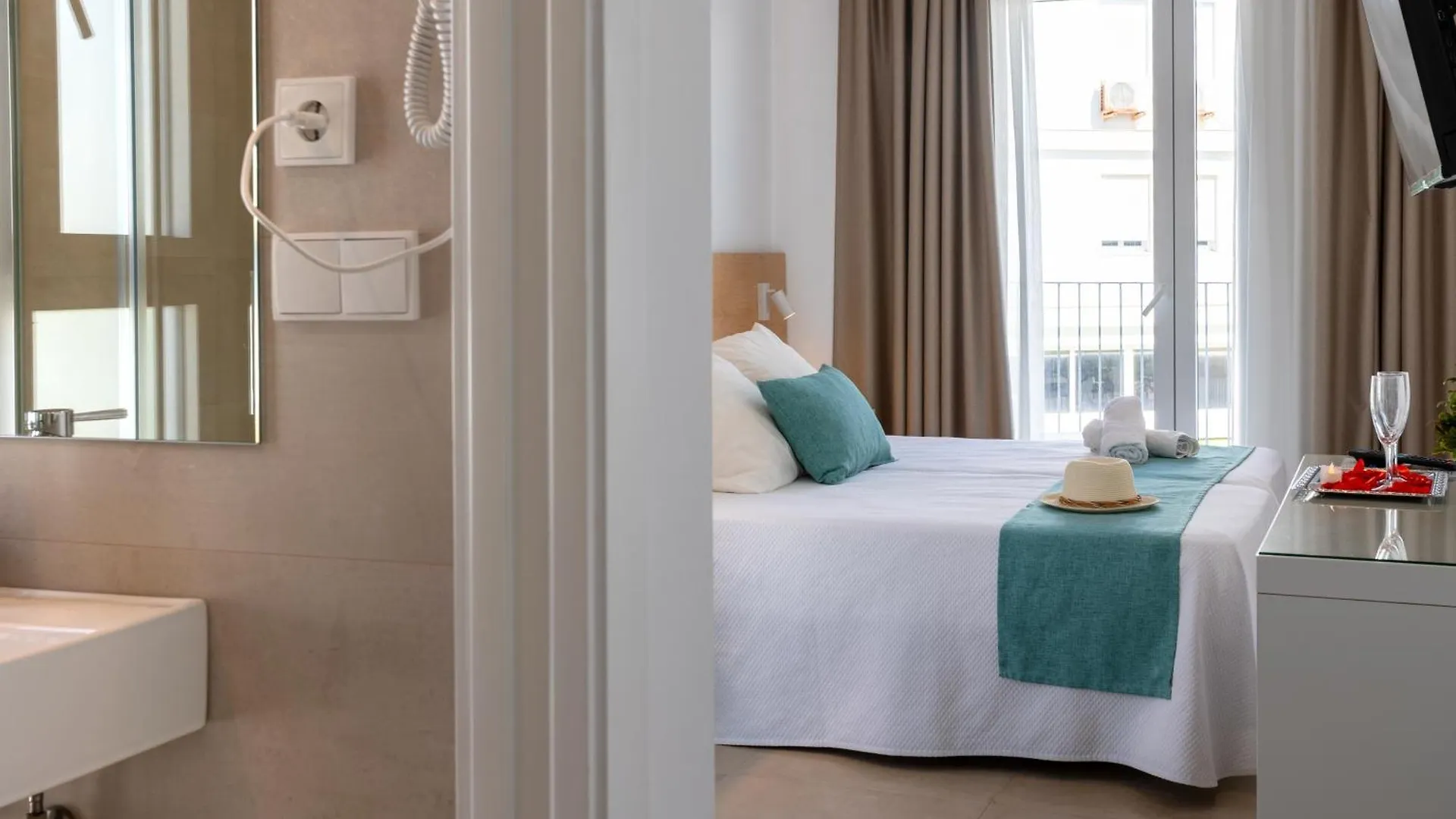 Hotel Oasis Centro Кониль-де-ла-Фронтера